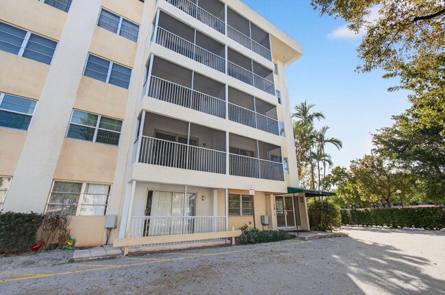 Building Photo - 50 SW 3rd Ave