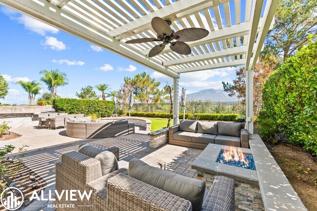 Building Photo - Luxury Living in the Prestigious Guard-Gated Community of Dove Canyon