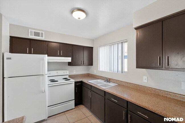 Building Photo - 6502 N 17th Ave