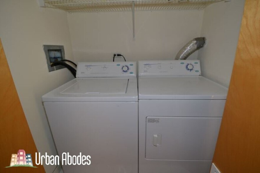 Building Photo - 1743 W North Ave