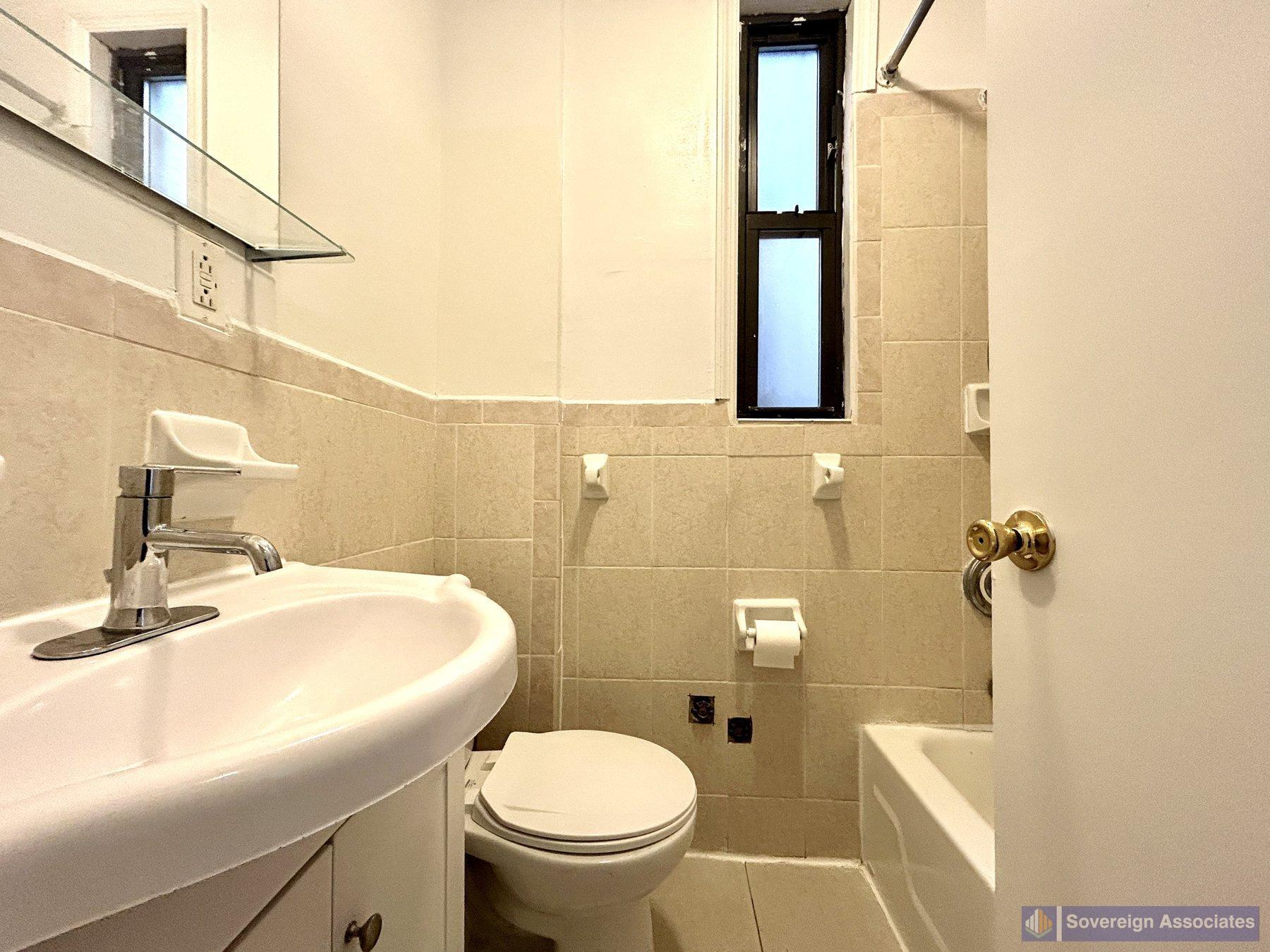 Building Photo - 521 W 156th St