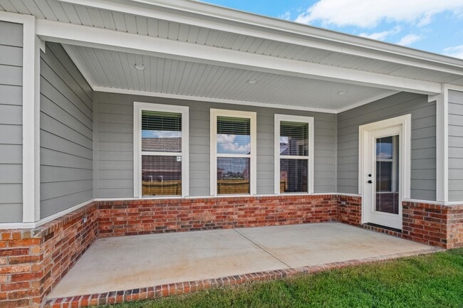 Building Photo - Live New in Bentonville | 3BR Beauty with Backyard