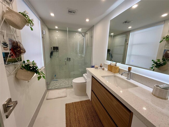 Building Photo - 6801 Indian Creek Dr
