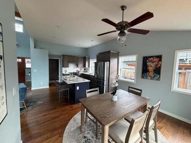 Building Photo - 160 Vintage Cir