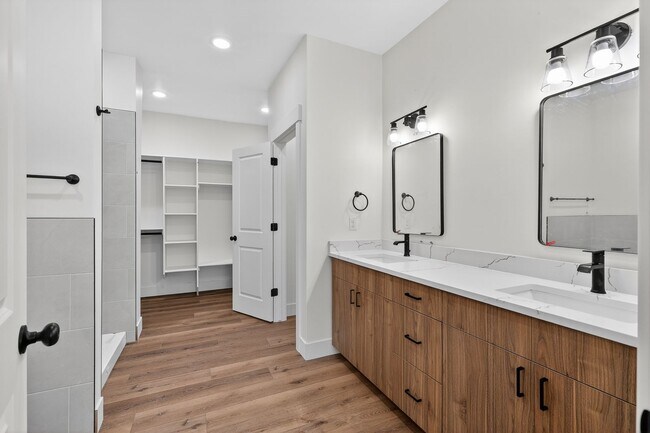 Building Photo - JR119L