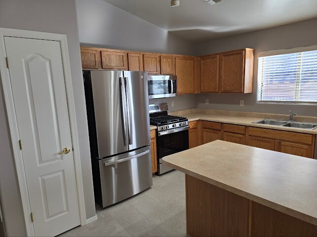 Building Photo - 10886 S Arrowhead Spring Dr