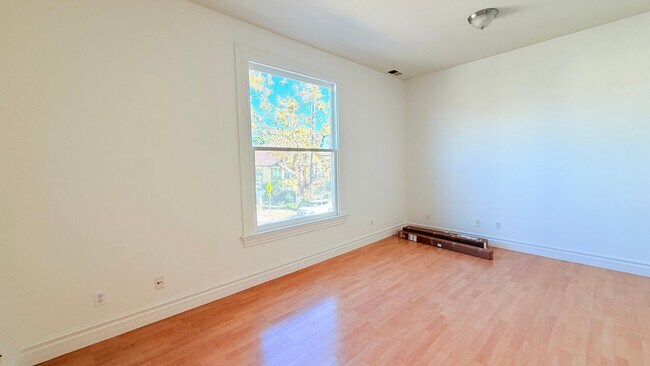 Building Photo - 932-934 Central Ave