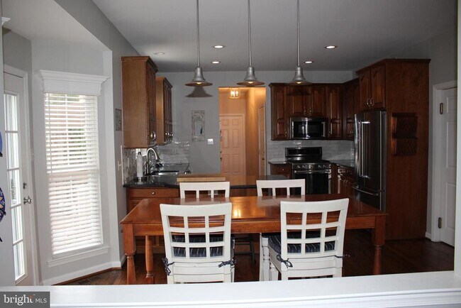 Building Photo - 176 S Patricia Dr