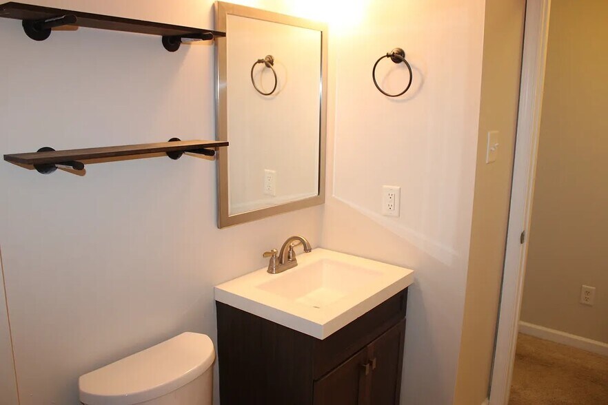 Building Photo - 7 White Birch Dr