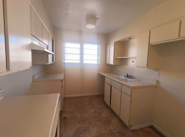 Building Photo - CHARMING and AFFORDABLE 3 bedroom home AVAILABLE NOW!