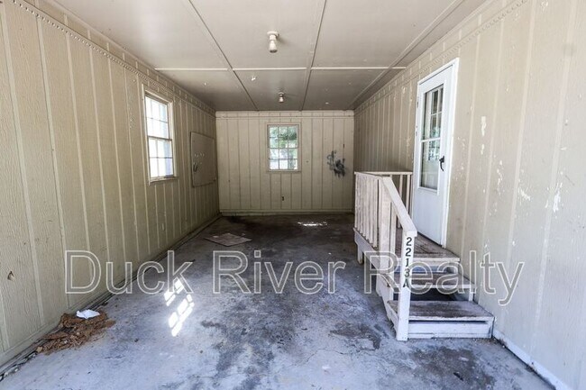 Building Photo - 2213 Country Club Ln