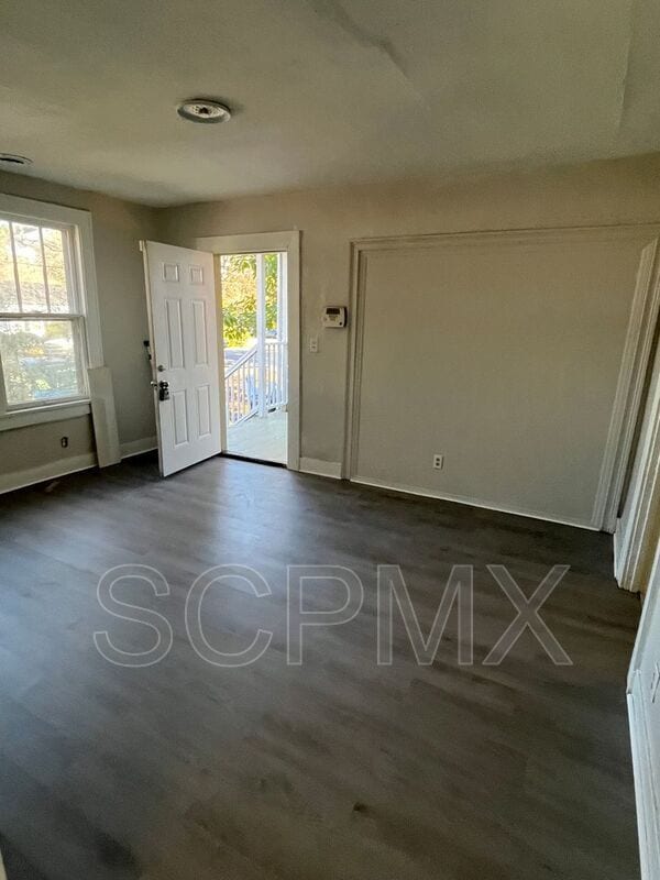 Building Photo - 2653 Lawrence Ave