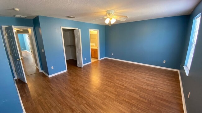Building Photo - 3 Bedroom, 2.5 Bath Townhome with One Car Garage in Waterford Lakes Orlando!