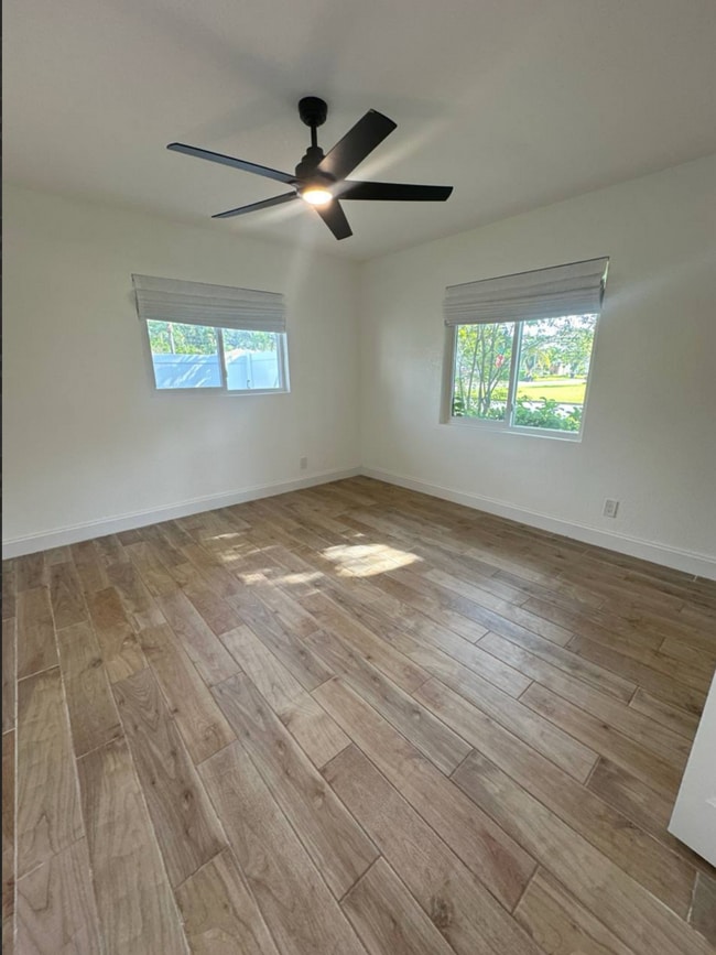 Building Photo - 4390 Maple St NE