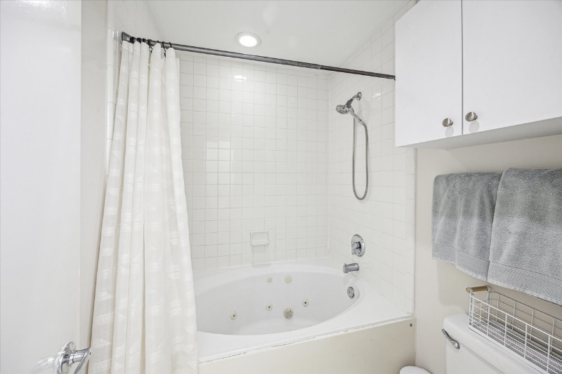 Building Photo - 2720 La Branch St