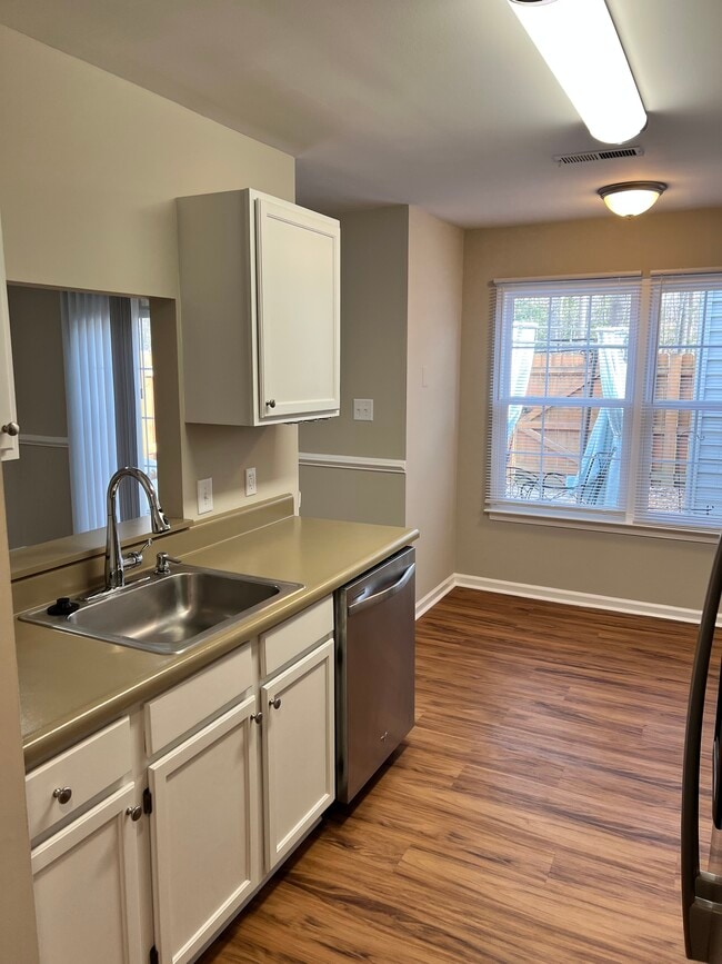 Building Photo - 11225 Salem Village Dr