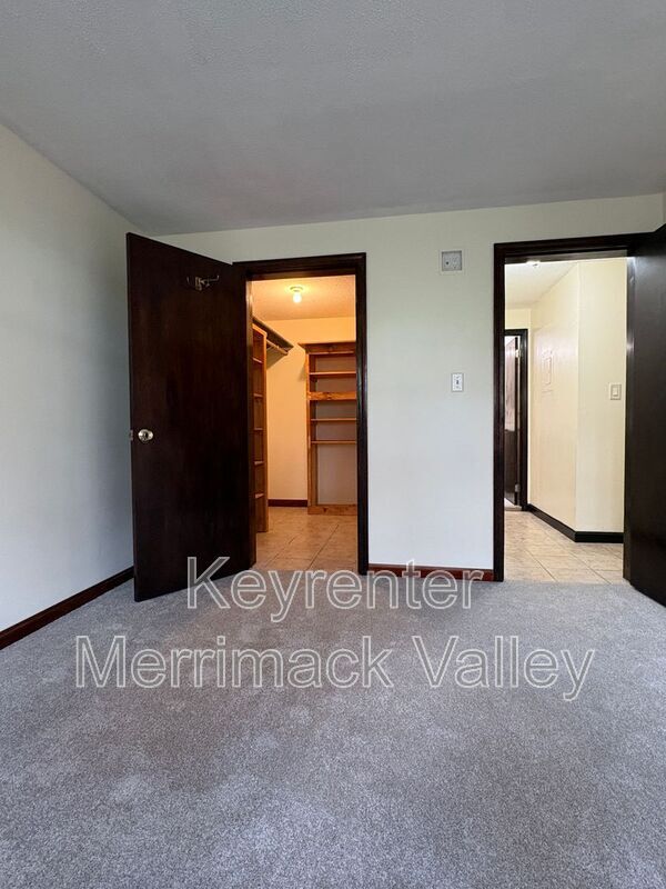 Building Photo - 700 Robbins Ave