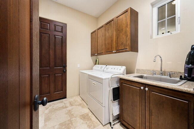 Building Photo - 56222 Village Dr