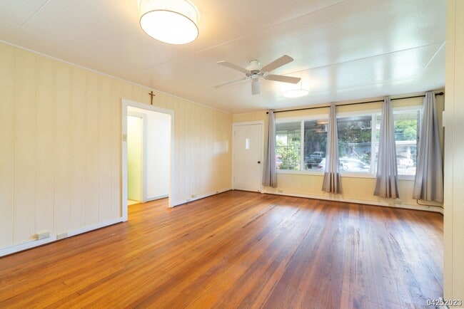 Building Photo - 3 Bedroom 1 Bath - Pets Negotiable - $2,800 - 1288 Kaluawa Street