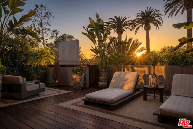 Building Photo - 530 N La Jolla Ave