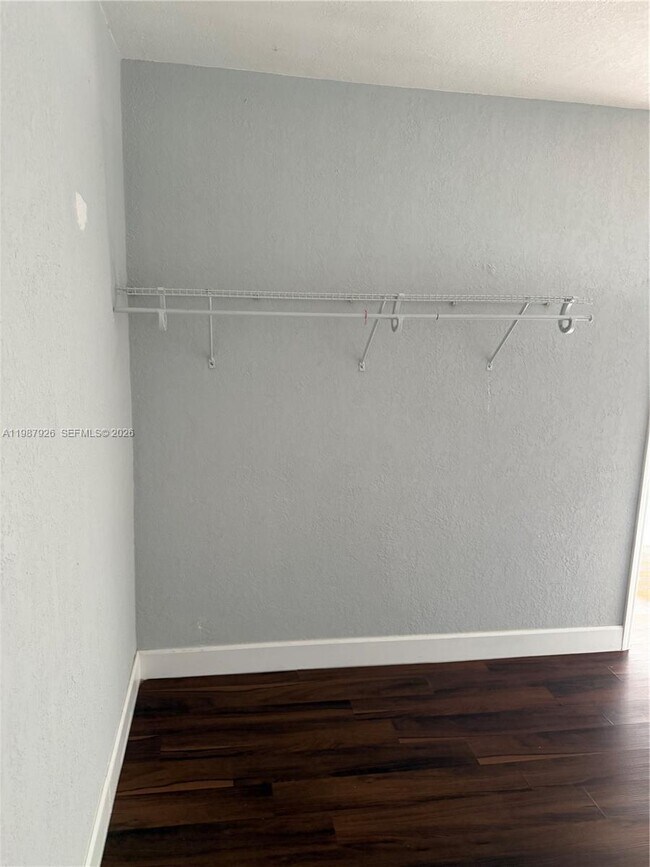 Building Photo - 217 E 48th St