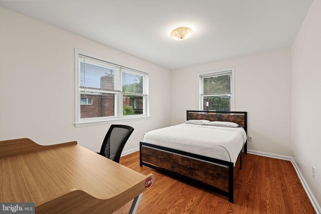 Building Photo - 139 Hawaii Ave NE