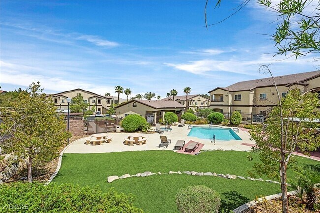 Building Photo - 2291 W Horizon Ridge Pkwy