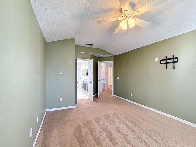 Building Photo - Stunning 5-Bedroom Home in North Village o...