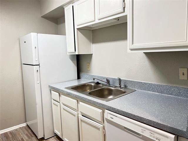 Building Photo - 9696 Walnut St