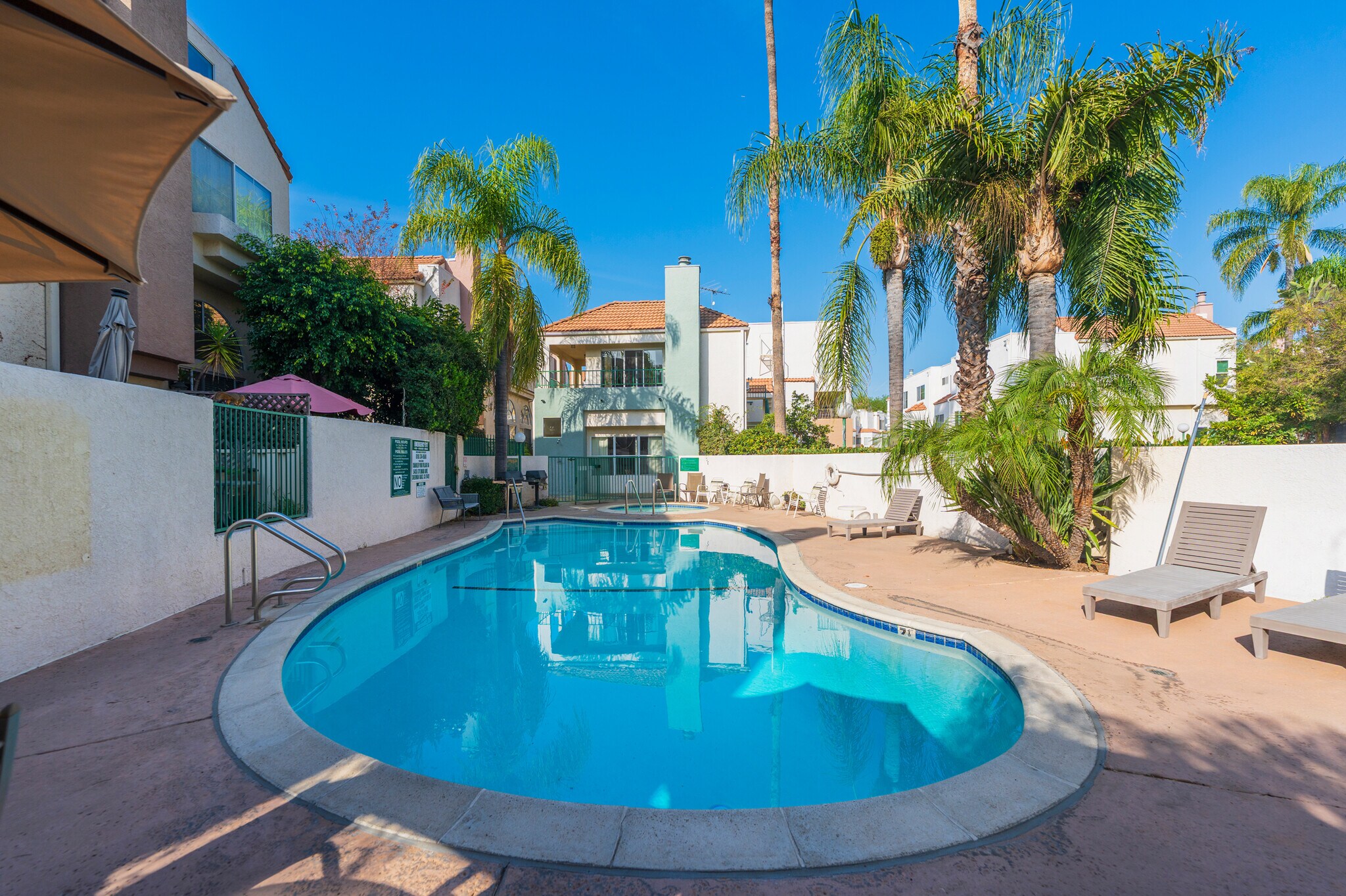 Building Photo - 5455 Sylmar Ave