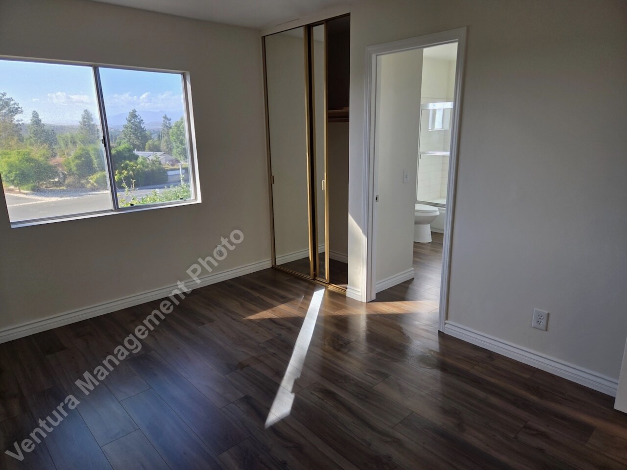 Building Photo - 725 Azure Hills Dr