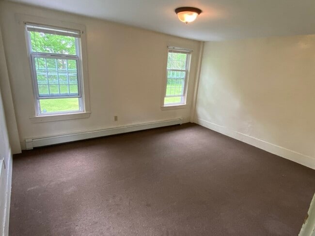 Building Photo - 797 Main St