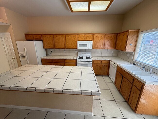 Building Photo - Beautiful 4 Bedroom coming soon!