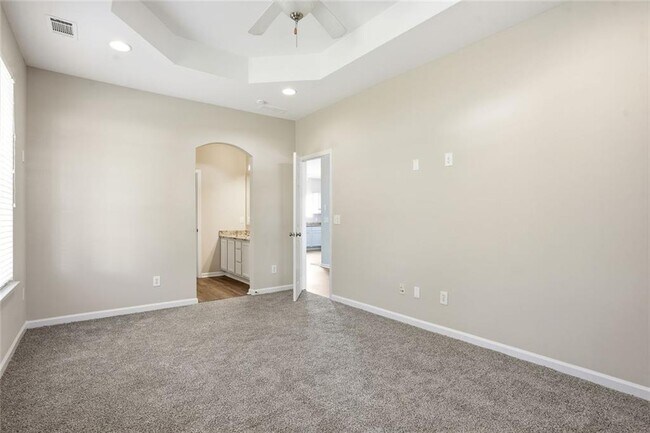 Building Photo - 405 Chadwick Cmns