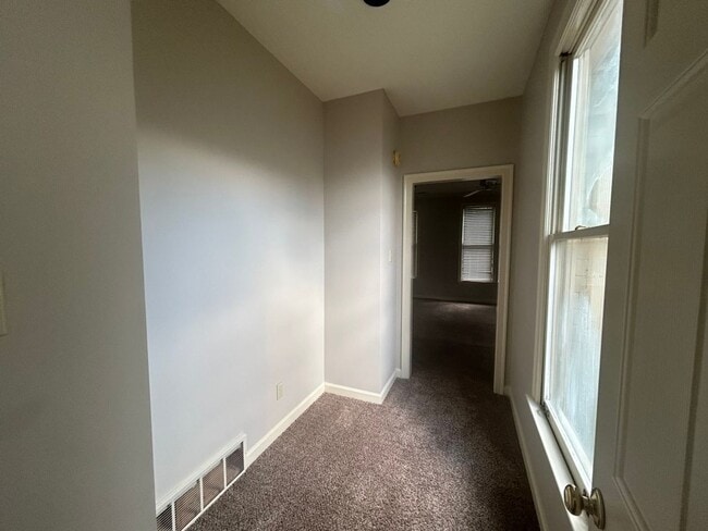 Building Photo - Great Location, close to Everything Harbor Town. Overlooks pond Beautiful view!  Pets allowed wit...