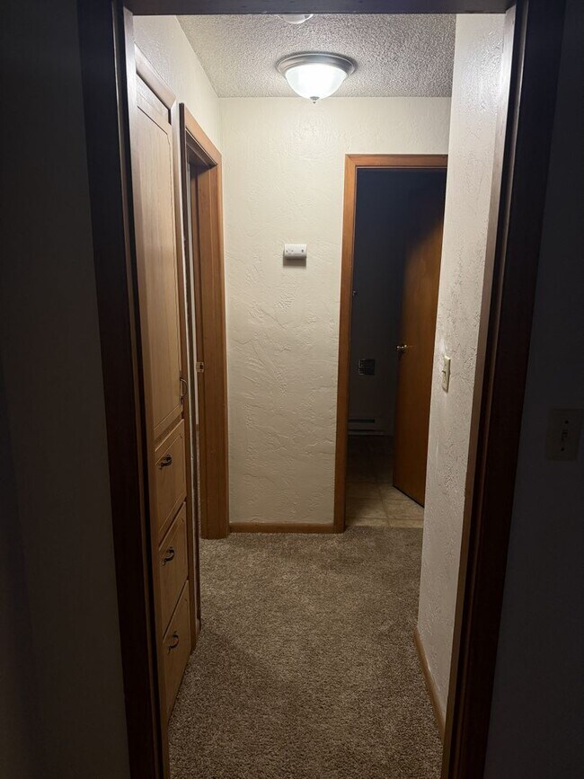 Building Photo - 2x1 @ The Colony Apartments