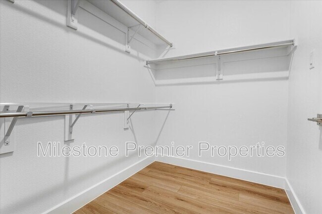 Building Photo - 820 Sunflower Trl