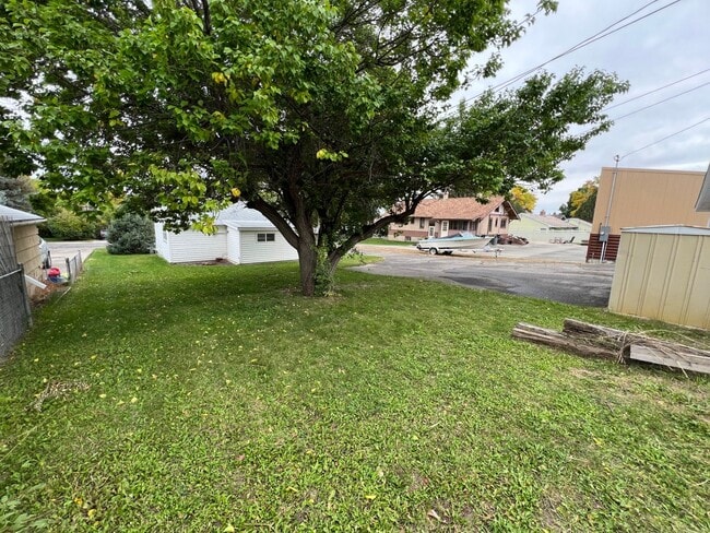 Building Photo - 1-2 Bedroom 1 Bath House with Garage, Newl...