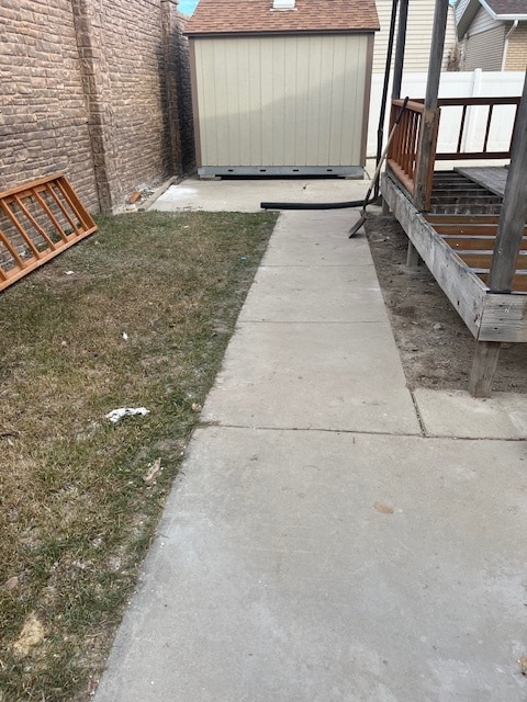 Back yard sidewalk to entrance - 2112 W Bowling Ave
