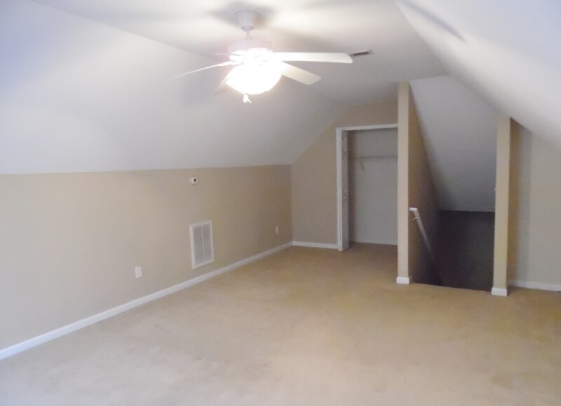 Building Photo - 422 Plamondon Dr