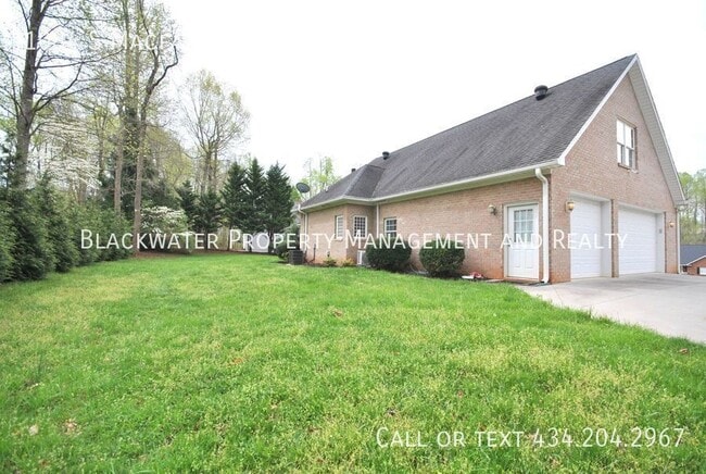 Building Photo - Beautiful Home in Lake Vista