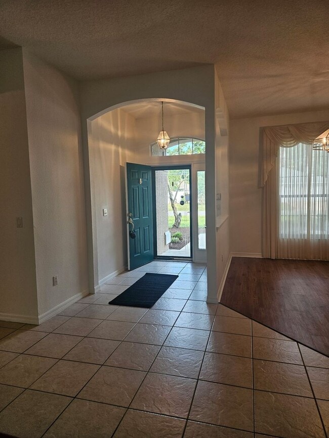 Building Photo - 4 BEDROOM 3 FULL BATH HOME WITH A SCREENED IN POOL IN THE BEAUTIFUL PALM COAST