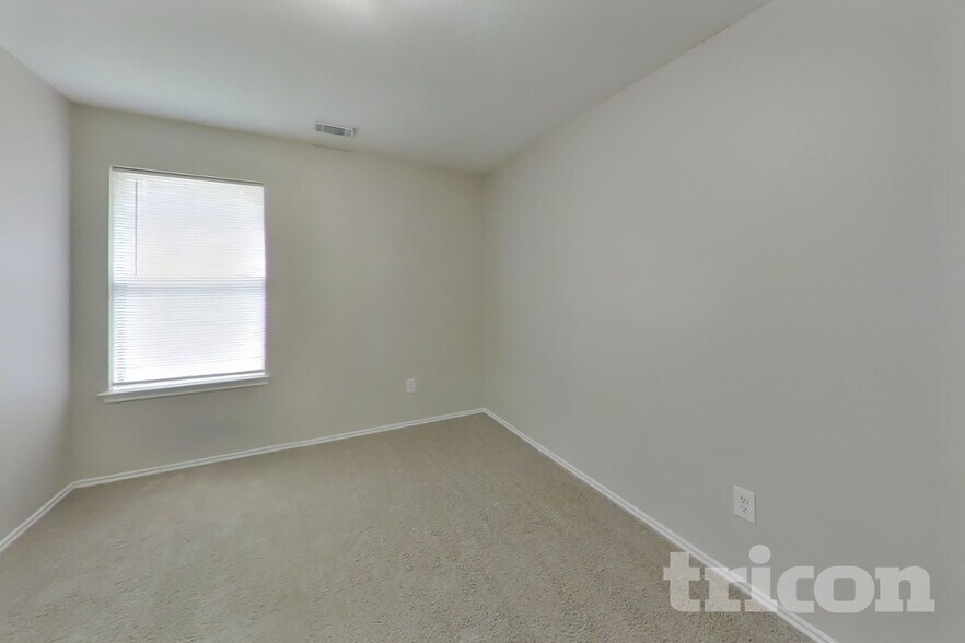 Building Photo - 10338 Whisper Bluff Dr