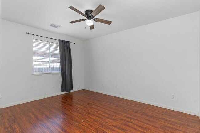 Building Photo - 10415 Courtley St