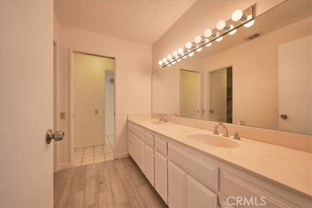 Building Photo - 40351 Sugar Bush Ct