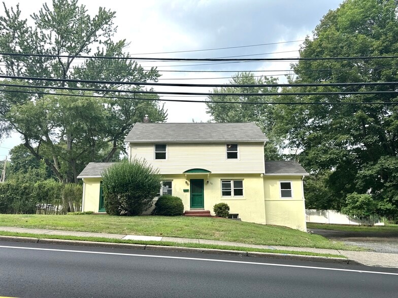 Front of House - 93 W Grand Ave