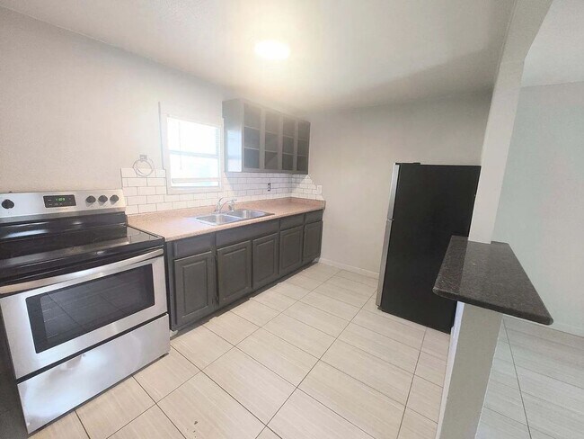 Building Photo - 2404 Avenue U