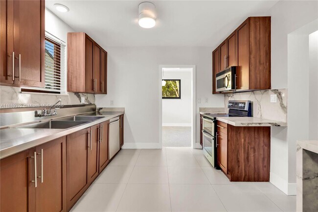 Building Photo - 454 NE 93rd St