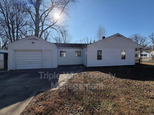 Building Photo - 300 Brackleigh Ln