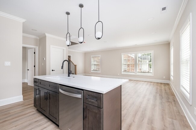 Building Photo - 816 Walnut Ave